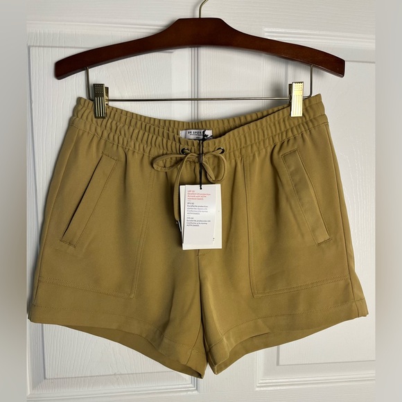 Banana Republic Pants - NWT- Banana Republic’BR Sport’ Women’s Shorts with Elasticated Waist - Camel - S